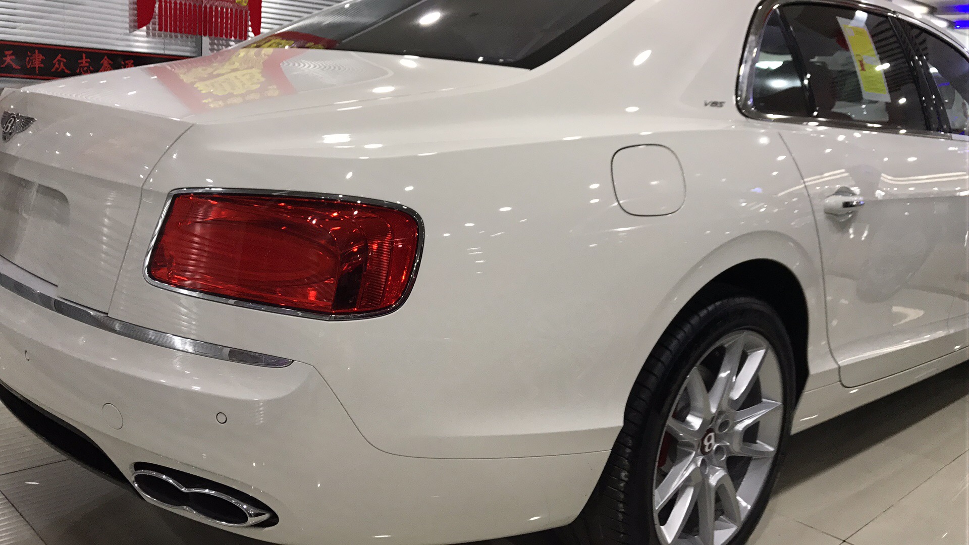 2017款宾利飞驰V8S天津港期货预定优惠多少钱 便宜10w