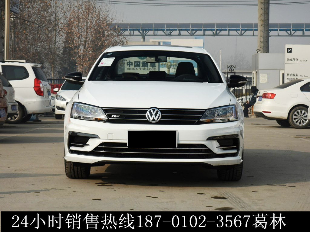 2017款大众速腾后排943mm的头部空间,863mm的腿部空间,头部、膝部皆可自如蔓延,乘坐空间更加宽阔,让您开释拘谨,尽享高贵,后排中间扶手可折叠,空间更宽阔恬静,身材可恣意舒展放松,享受从容乘坐空座。 销售热线187-0102-3567葛林