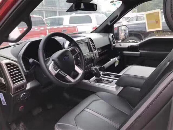 18款 福特F150铂金版皮卡的高端领导者