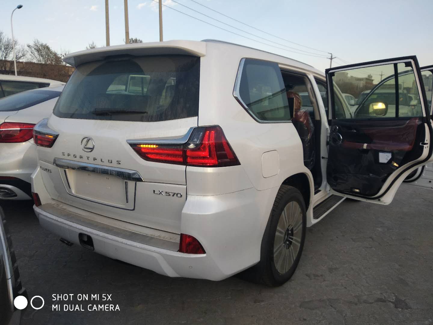 2018款雷克萨斯LX570 现车到港优惠价 _凤凰