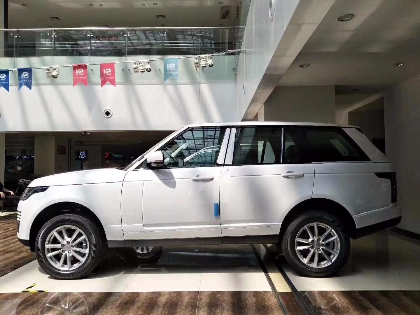 18款路虎揽胜行政版 平行进口报价现车优惠万