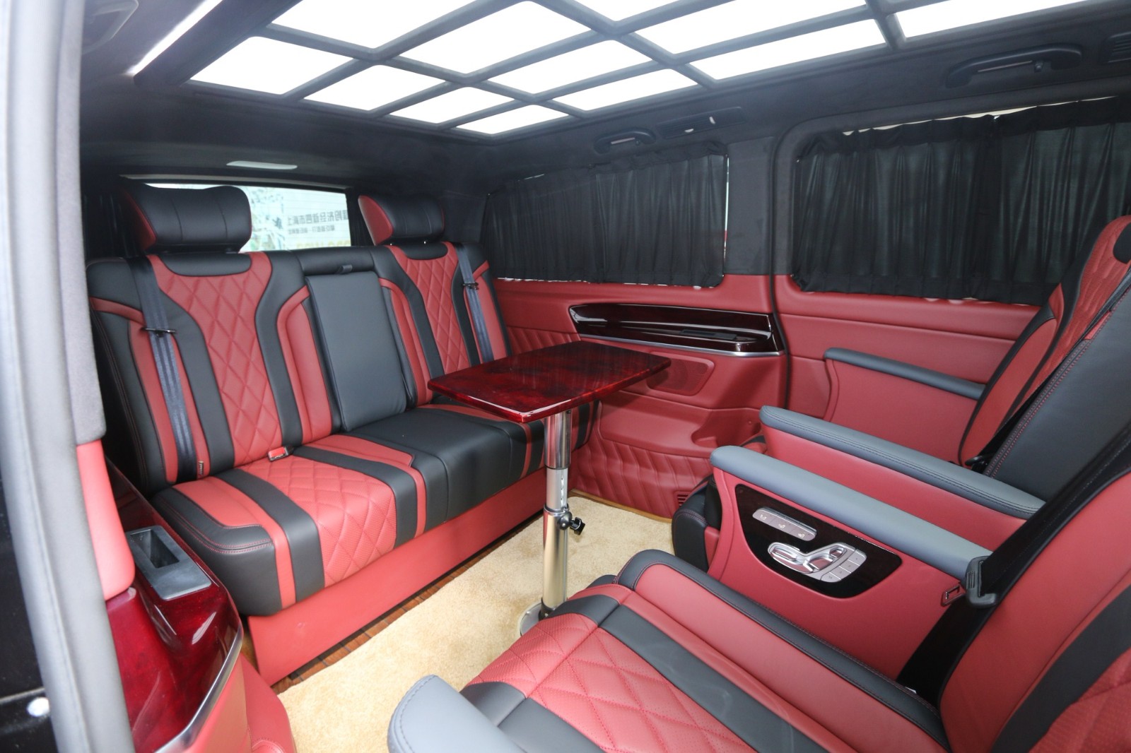 奔驰威霆7座商务车 华丽内饰完美体验