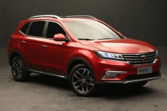 最红中国品牌SUV 荣威RX5对吉利博越