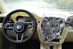 曝众泰T700内饰谍照 或配大屏/液晶仪表盘