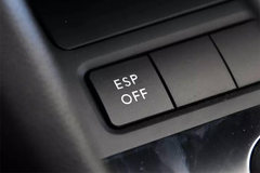 车内的这个按钮你还在随便按？已经出事了…