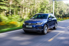 2017款大众途锐试驾 运动向左越野向右