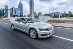 全新旗舰有多牛？试驾上汽大众辉昂