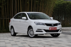 长安悦翔V7 1.0T上市 售价6.89-7.29万