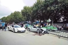 路上窜出小动物，躲过去还是撞过去？