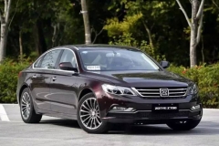 众泰外形有点自主设计内饰却暴露本性！