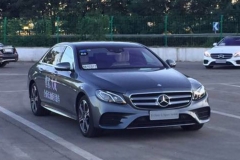 试驾全新奔驰E系 轴距拉长但E然坚挺