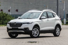 空间比外观更惊艳 奔腾X80对驭胜S330