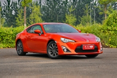 新轮胎到底应该装在前轮还是后轮？