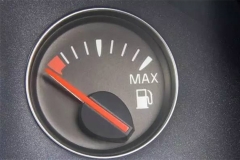 油箱红灯亮了，到底还能开多少公里？