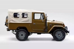 如此干净的LandCruiser中古车写真