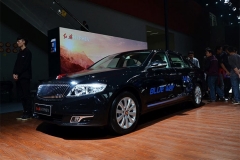 红旗H7“混动版”即将上市 油耗仅2.4升