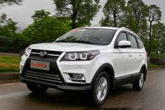 北汽幻速S3L试驾 更大空间更多配置