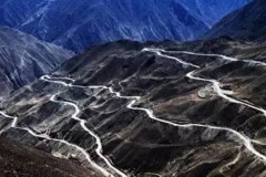 看到这些路，再也没人敢说是老司机了！