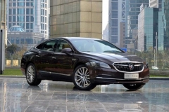 中型车要2.0L以上？小马拉大车也很爽！