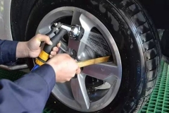 教你如何保护轮胎和轮毂？这招省千元！