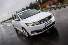 欲争同级别最强标杆 试驾吉利全新帝豪GL