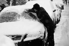 寒冷冬季下雪天，你开车的姿势对吗？