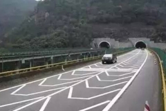 这些错视觉标线竟然不知道，还敢上高速？