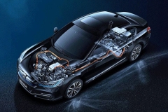 小两口在车展上纠结了老半天，就为这事