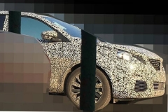 东风标致5008路试谍照曝光 明年6月上市