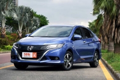 竞瑞储物便利性体验 小型车也有大空间