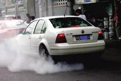 天气冷了，开车前要不要“原地热车”？