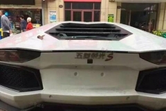 超跑后面为什么都喜欢贴“五菱宏光”？