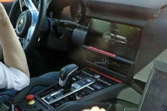 保时捷换代卡宴10月发布 配超大中控屏