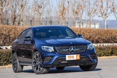 奔驰GLC 300 Coupe测试 穿跑鞋绅士