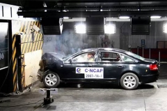 日系车和德系车相撞 哪个更加安全