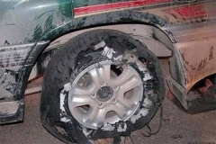 高速爆胎很吓人？这么做就对了！