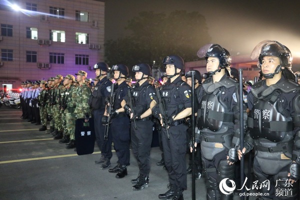 清远警方出动730名警力，开展集中抓捕行动。清远市公安局供图