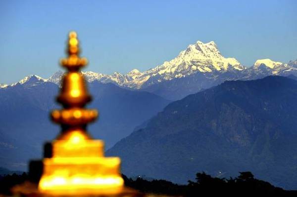 从不丹首都廷布看到的喜马拉雅山脉远景