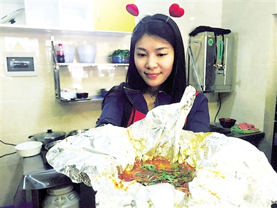 周思邑对自己的米线品牌很有信心。记者 卢婉娉 摄