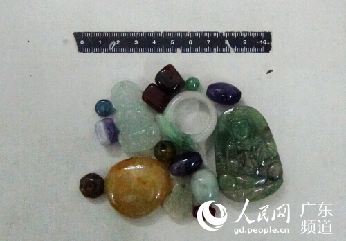警方查获的嫌疑人盗窃赃物。广州市公安局供图