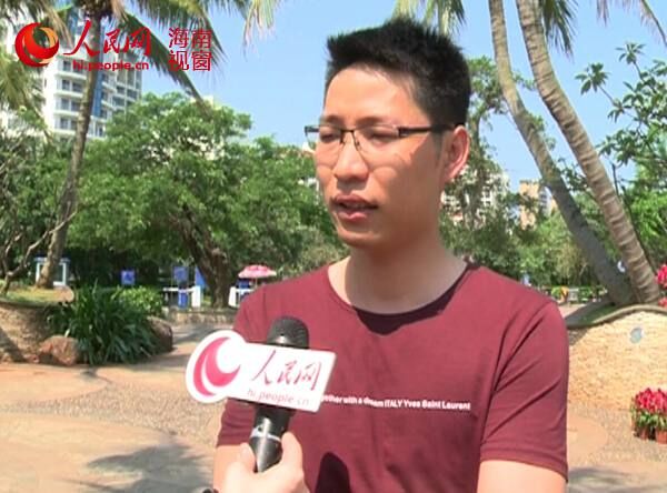 海口市民接受采访
