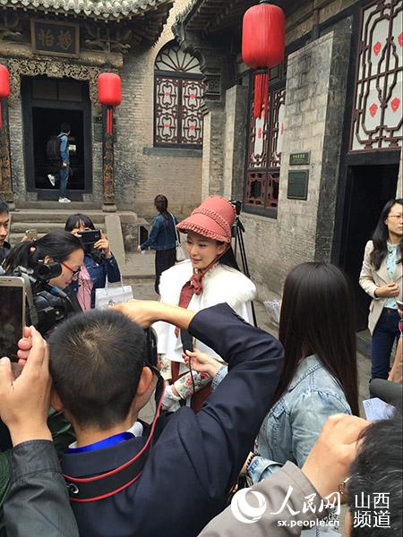 演员乔欣接受媒体采访 郭凯祥 摄