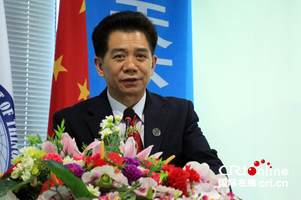 　　世界物联网大会执行主席何绪明向与会嘉宾发表演讲。