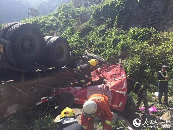 图为车祸现场 刘智奎 摄