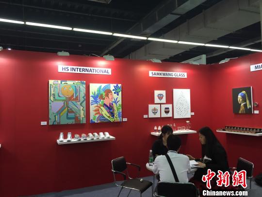 韩国设计师产品展示宣传。　宫旭 摄