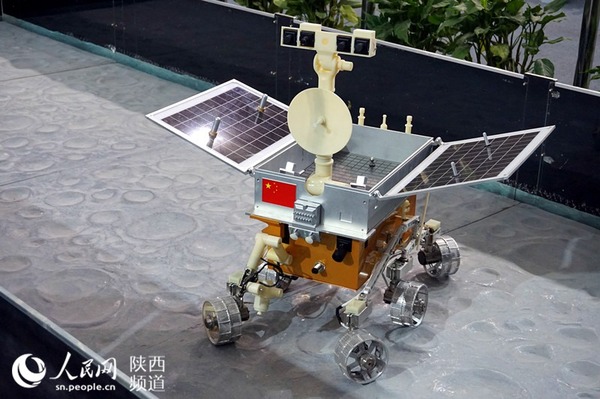 玉兔号月球车是搭载在着陆器上的月面巡视探测器,由六个轮独立驱动,可