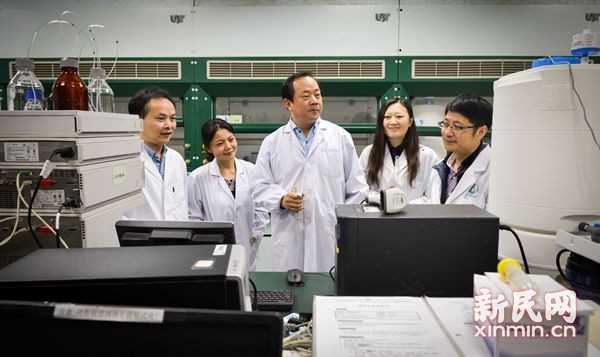 上海药物研究所果德安团队成功制定国际药典的