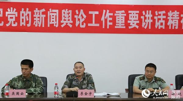 深圳宝安区委常委、人武部部长李金宇（中）出席座谈会。（罗瑜 柯超华 摄）