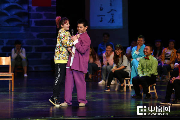 韩佳“调戏”陈红旭