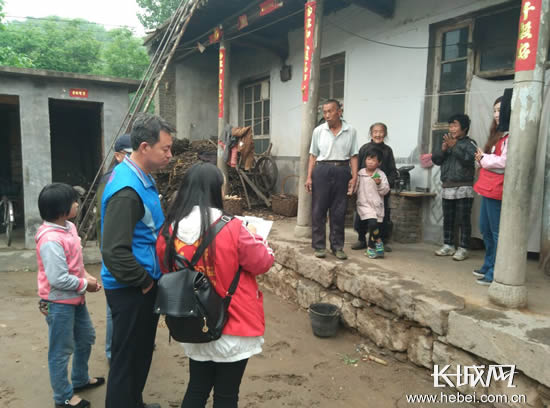 河北阳光公益志愿协会志愿者走访灵寿贫困学生